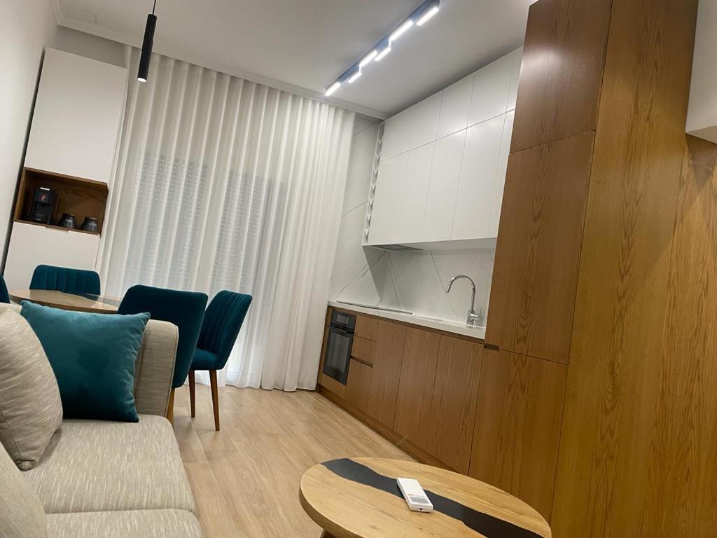 City Center Apartment Kafe Flora 地拉那 外观 照片