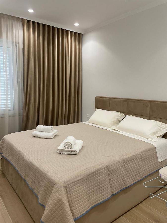 City Center Apartment Kafe Flora 地拉那 外观 照片